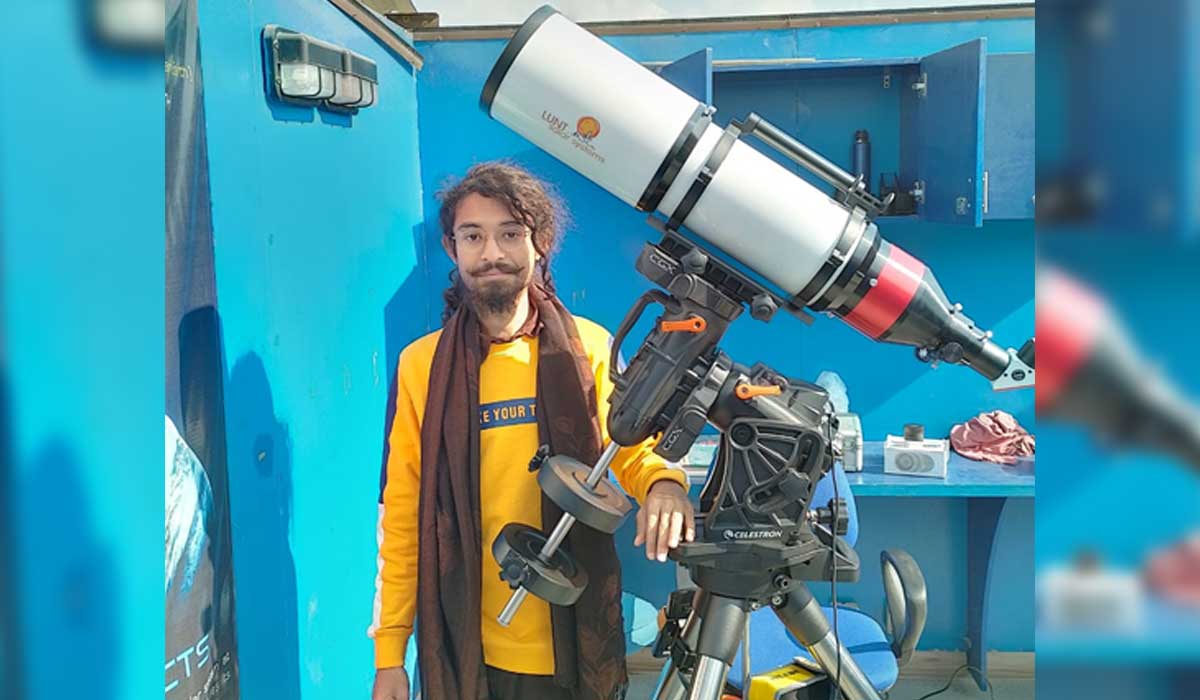Muhammad Shaheer Niazi poses with the Lunt 152t B1800 telescope. — Photo by author