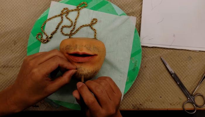 Seniman Jepang menarik perhatian dengan aksesori mirip daging yang aneh