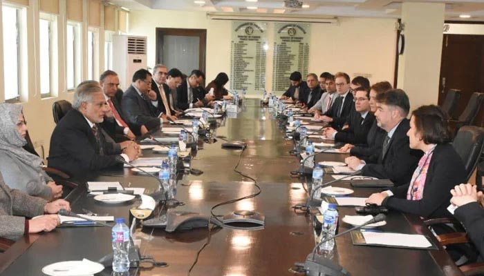 Finance Minister Senator Ishaq Dar in a meeting with IMF review Mission led by IMF Mission Chief Nathan Porter at Finance Dvision on January 31, 2023. — Twitter/Finance Ministry