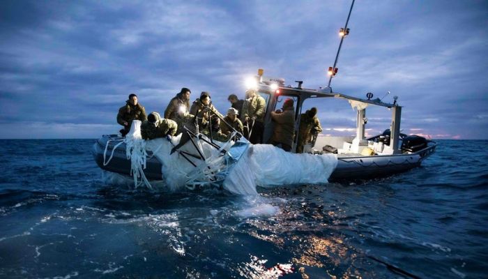 Sailors assigned to Explosive Ordnance Disposal Group 2 recover a suspected Chinese high-altitude surveillance balloon that was downed by the United States over the weekend over U.S. territorial waters off the coast of Myrtle Beach, South Carolina, US, February 5, 2023.— Reuters