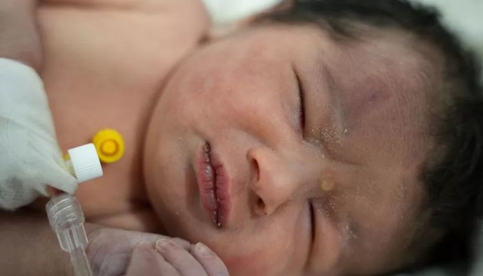 Bayi baru lahir diselamatkan dari reruntuhan bangunan