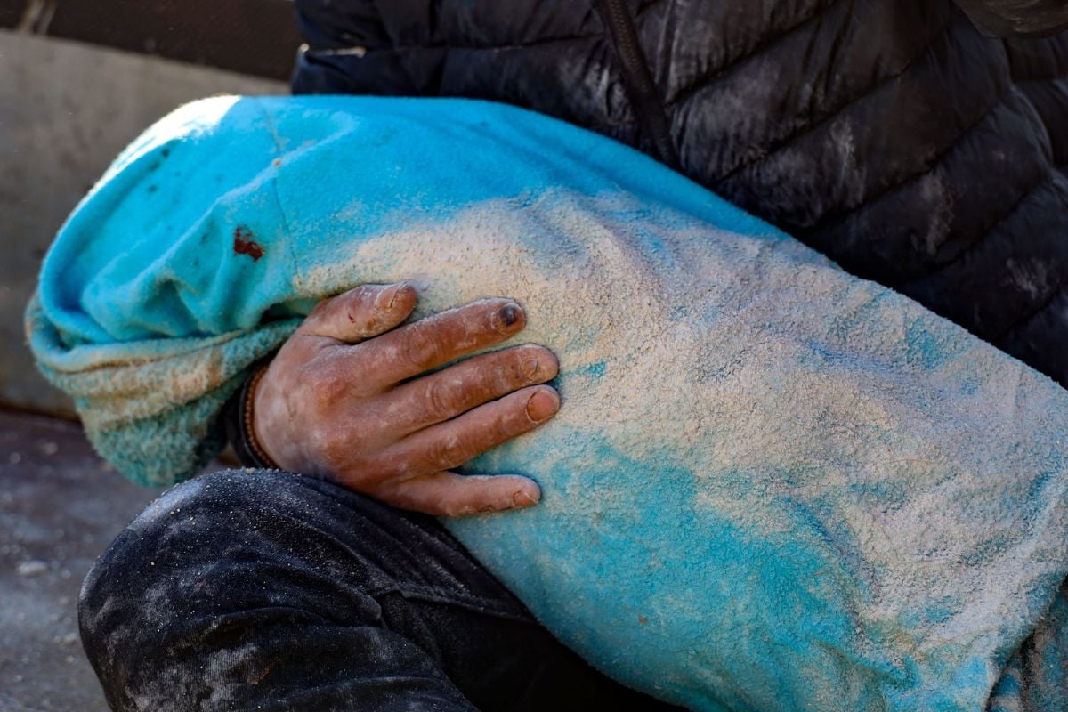 A man carries the body of his baby pulled out from the rubble in the town of Harim in Syria´s rebel-held northwestern Idlib province on the border with Turkey, on February 8. — AFP