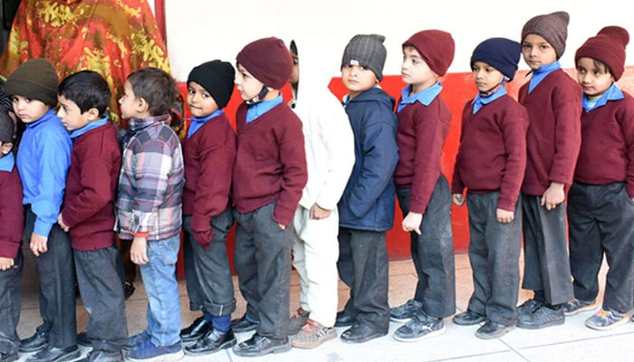 School children waiting in a que. — Online/File