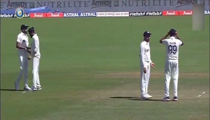 Ravindra Jadeja accused of ball tampering - Vimarsana News