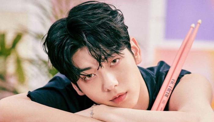 Soobin recently spoke about a promise that he made to his homeroom teacher
