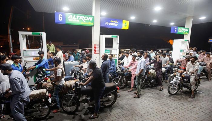People wait their turn to get fuel at a petrol station, in Karachi, Pakistan June 2, 2022. — Reuters/File