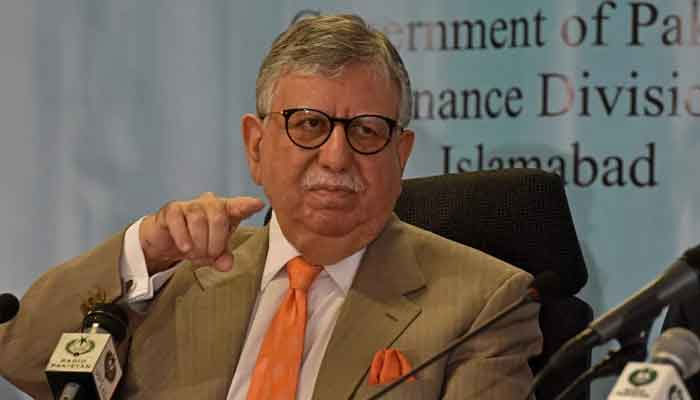 Former finance minister Shaukat Tarin gestures during a pre-budget press conference in Islamabad on June 10, 2021. — AFP