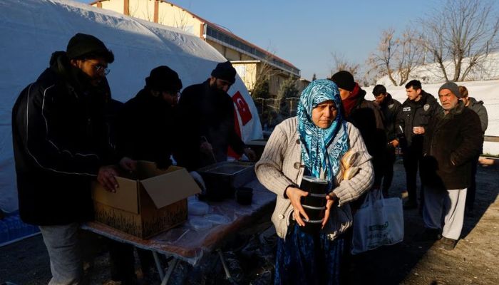 Displaced people receive food aid, in the aftermath of a deadly earthquake in Kahramanmaras, Turkey February 15, 2023.— Reuters