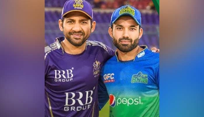 Quetta Gladiator Captain Sarfaraz Ahmed (left) photographed with Multan Sultan captain Mohammad Rizwan. — Twitter/File