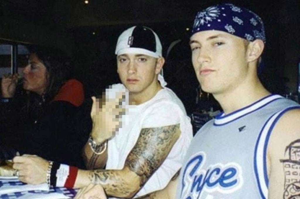 Eminem did not offer condolence to his stunt doubles family?