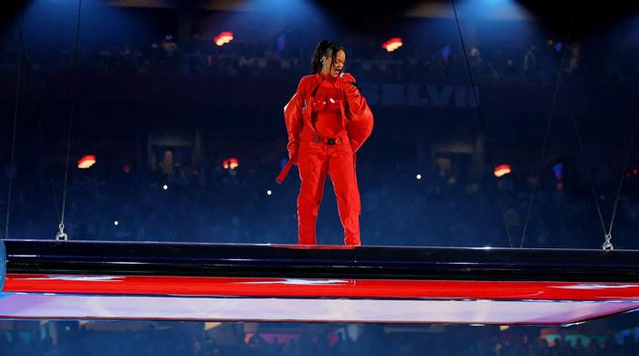 Here’s how Super Bowl Halftime show director kept Rihanna and her ...