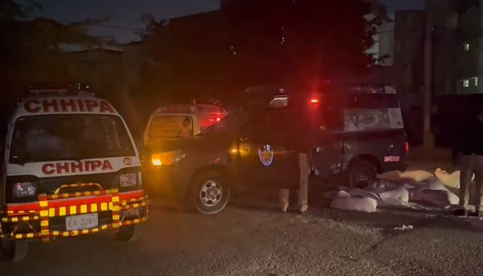 Police mobile and rescue vehicle outside the Karachi police head office, on February 17, 2023, in this still taken from a video. — Geo.tv via Afzal Nadeem Dogar