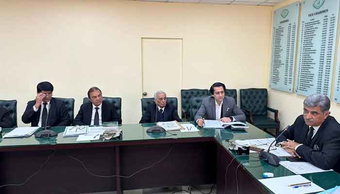 Pakistan Bar Council (PBC) Chairman Executive Committee Hassan Raza Pasha holding a meeting of  inter-provincial coordination committee in Islamabad on December 15, 2022. — Facebook/PBC