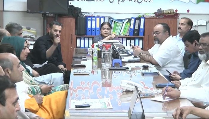 Muttahida Qaumi Movement-PakistanSenior Deputy Convener Nasreen Jalil presides over the partys Rabita Committee meeting.— Twitter/ MQMPKOfficial