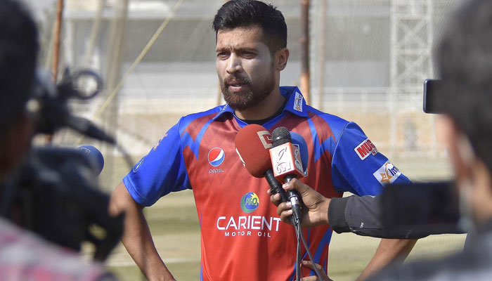 Karachi Kings player Muhammad Amir is taking to media during a practice session for Pakistan Super League. — INP/File