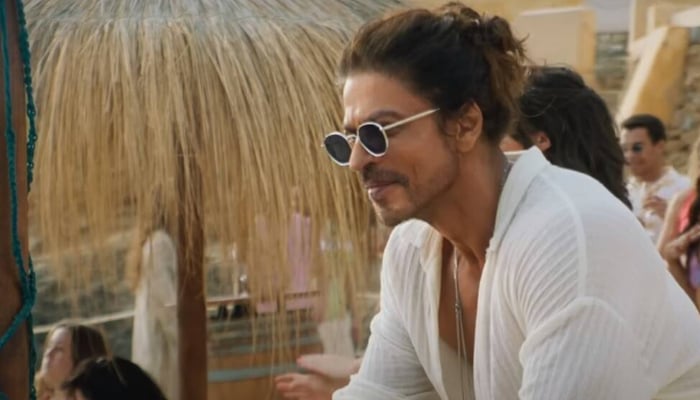 Shah Rukh Khan's make-up artist describes him, says 'words fall short'