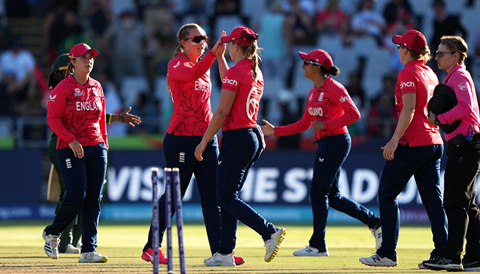 Inggris mengalahkan Pakistan dengan selisih rekor di Piala Dunia T20 Wanita