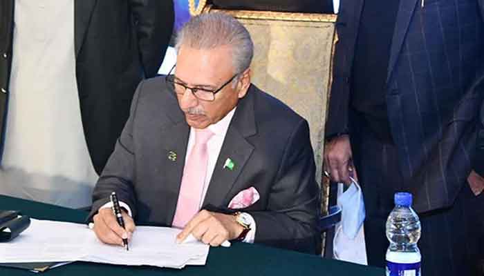 President Alvi approves mini-budget 2 — Radio Pakistan