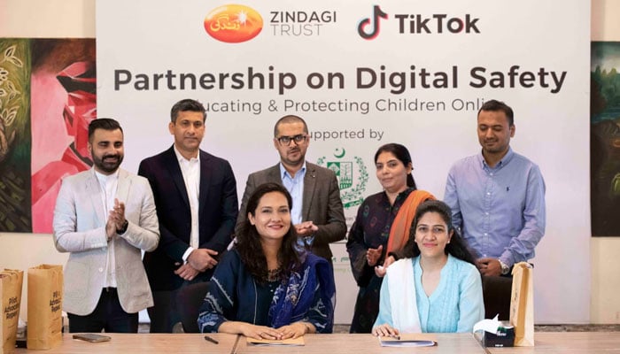 Officials from TikTok, Zindagi Trust and MoITT are present at the signing ceremony of the renewed partnership, a part of TikToks global endeavrours during Safe Internet Month. TikTok