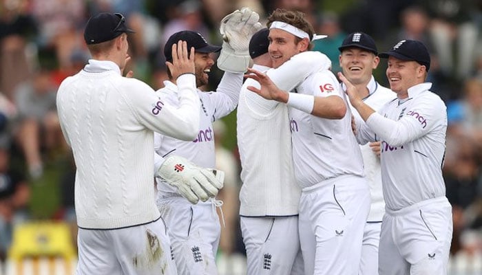 New Zealand bowled out for 209, England enforce follow-on. Twitter/TheCricketerMag