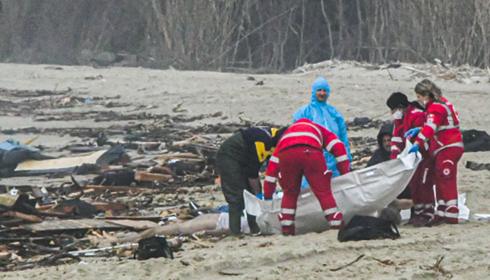 16 orang Pakistan diselamatkan, 4 masih hilang setelah kapal karam di lepas pantai Italia