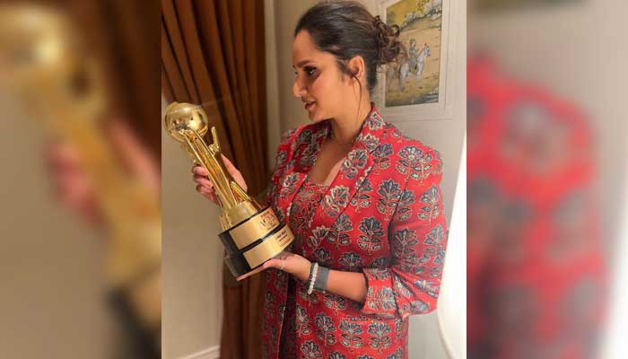 Tennis player Sania Mirza poses with her award on February 28, 2023. — Instagram/@mirzasaniar