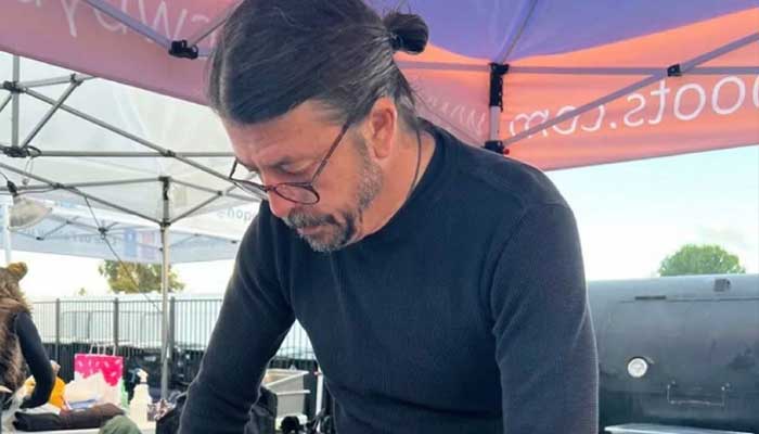 Musician Dave Grohl cooks a feast for the underprivileged