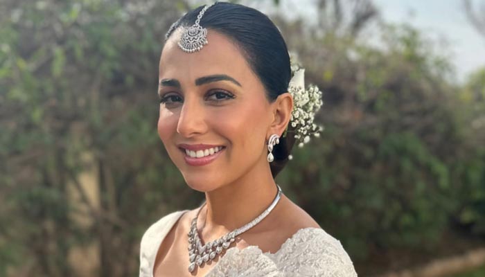 Pakistan actor Ushna Shah poses for the camera at her valima ceremony held in Australia on March 3, 2023. — Instagram/hamza.amin87