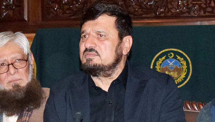 Khyber Pakhtunkhwa Governor Haji Ghulam Ali addresses traders of the Peshawar Chamber of Small Traders and Industry during a ceremony held at Governor House in Peshawar, on December 17, 2022. — PPI