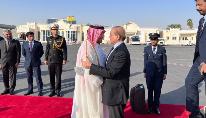 Qatari officials receive PM Shehbaz Sharif in Doha on March 5, 2023. — Twitter/@PTVNewsOfficial