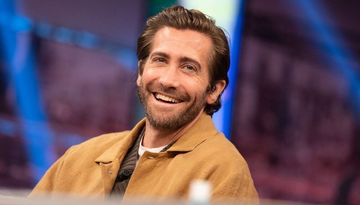 Jake Gyllenhaal surprises crowd at UFC 285 to shoot live fight scenes for ‘Road House’