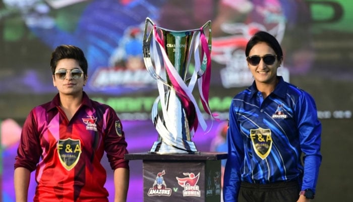 Super Women Captain Nida Dar and Amazons Captain Bismah Maroof pose with the trophy for the Womens League exhibition matches. — Twitter/@TheRealPCB