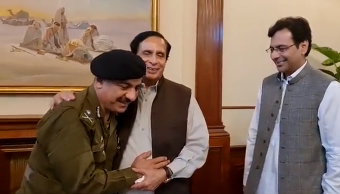 Former Punjab chief minister Parvez Elahi embraces Lahore CCPO Ghulam Mahmood Dogar during a meeting in this file photo. — Screengrab via Moonis Elahis Twitter
