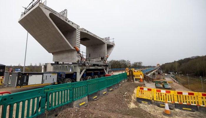 UK high speed rail line faces two-year delay. Twitter/business