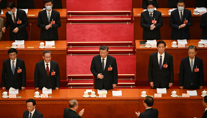 Chinas President Xi Jinping (C) is applauded as he arrives for the second plenary session of the National People´s Congress (NPC) at the Great Hall of the People in Beijing on March 5, 2023. —AFP