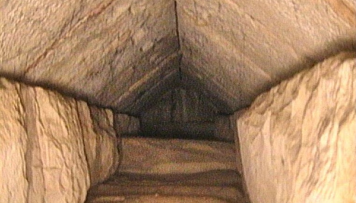 Sebuah koridor tersembunyi di dalam Piramida Agung Giza yang ditemukan oleh para peneliti dari proyek Pindai Piramida oleh Kementerian Pariwisata Mesir di Giza, Mesir, 2 Maret 2023. — Reuters