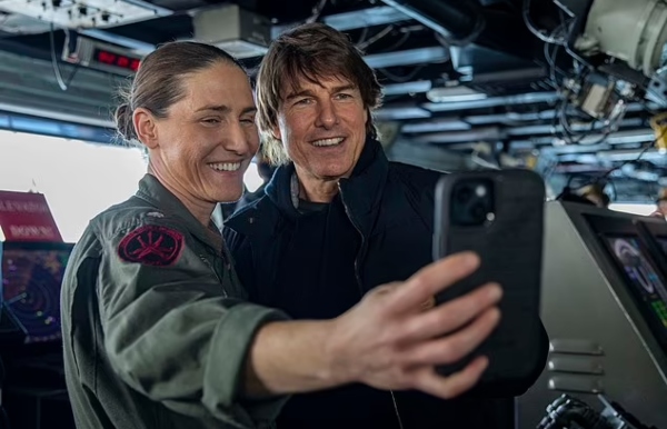 Tom Cruise clicks selfies with US Navy sailors during ‘Top Gun: Maverick’ special screening