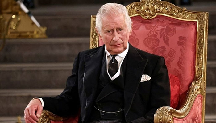 Raja Charles dipuji karena memenuhi keinginan ayah