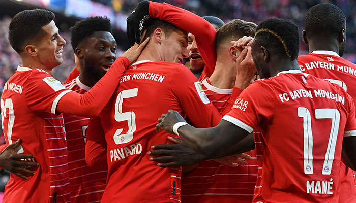 Schalke deals blow to Dortmund's title hopes with Bayern Munich on top