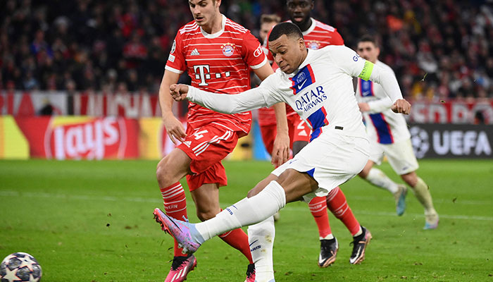 TOPSHOT - Paris Saint-Germain´s French forward Kylian Mbappe (R) shoots past Bayern Munich´s German defender Josip Stanisic during the UEFA Champions League round of 16, 2nd-leg football match FC Bayern Munich v Paris Saint-Germain FC in Munich, southern Germany, on March 8, 2023.—AFP