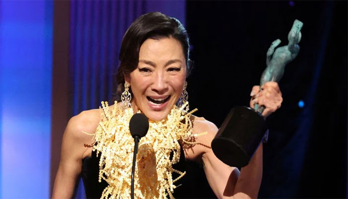 ‘Everything Everywhere’ enters Oscars as unlikely favorite