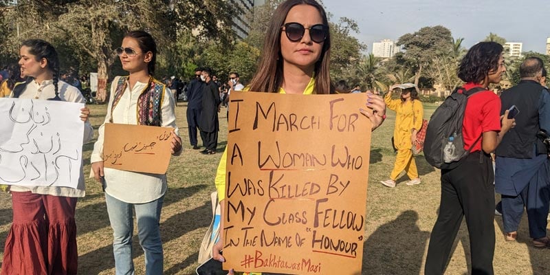 A girl showing a placard highlighting the issue of honour killing during the Aurat March held at Burns Garden, Karachi on March 12, 2023. — Photo by author