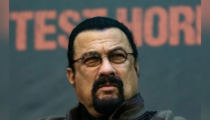 Steven Seagal announces himself ‘one million per cent’ Russian after getting award from Putin