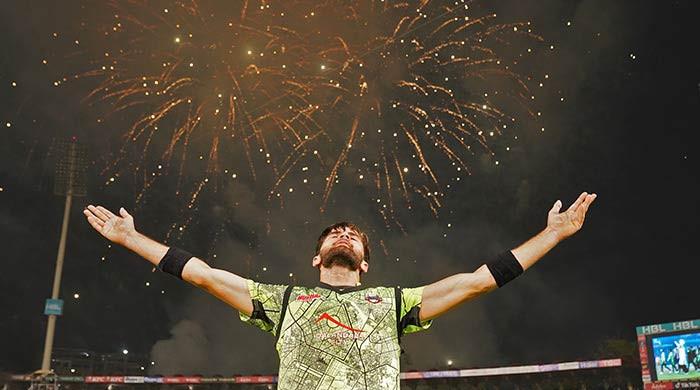 Lahore Qalandars hold nerves to clinch second consecutive PSL trophy