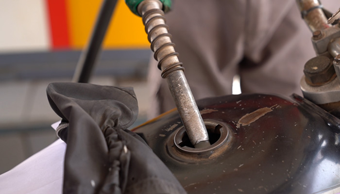 An employer of a petrol pump fills the fuel tank of a bike in Karachi, on March 17, 2023. — Geo.tv