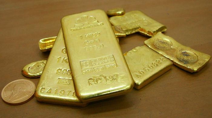 Gold price in international market tops $2,000