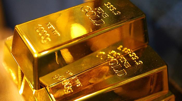 Gold loses traction, rate falls by Rs1,000 per tola