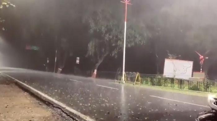 Light rain, dust storm hit Karachi