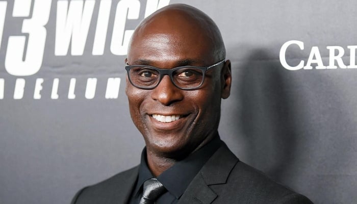 Keanu Reeves Pays Tribute to Lance Reddick at “John Wick 4