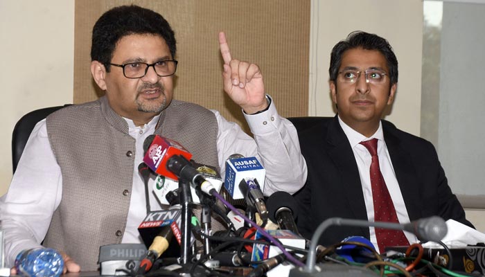 Former minister for finance and revenue Miftah Ismail addressing a press conference in Islamabad on August 28, 2022. — AFP